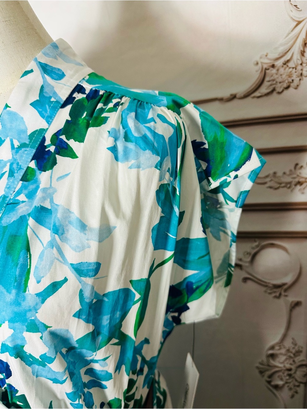 Calvin Klein Blue & Green Floral V-Neck Maxi Dress comes with belt. - Picture 5 of 10